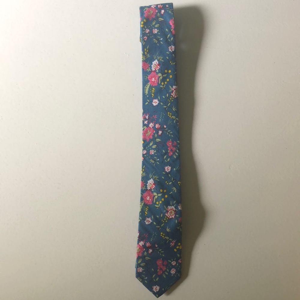 Floral tie